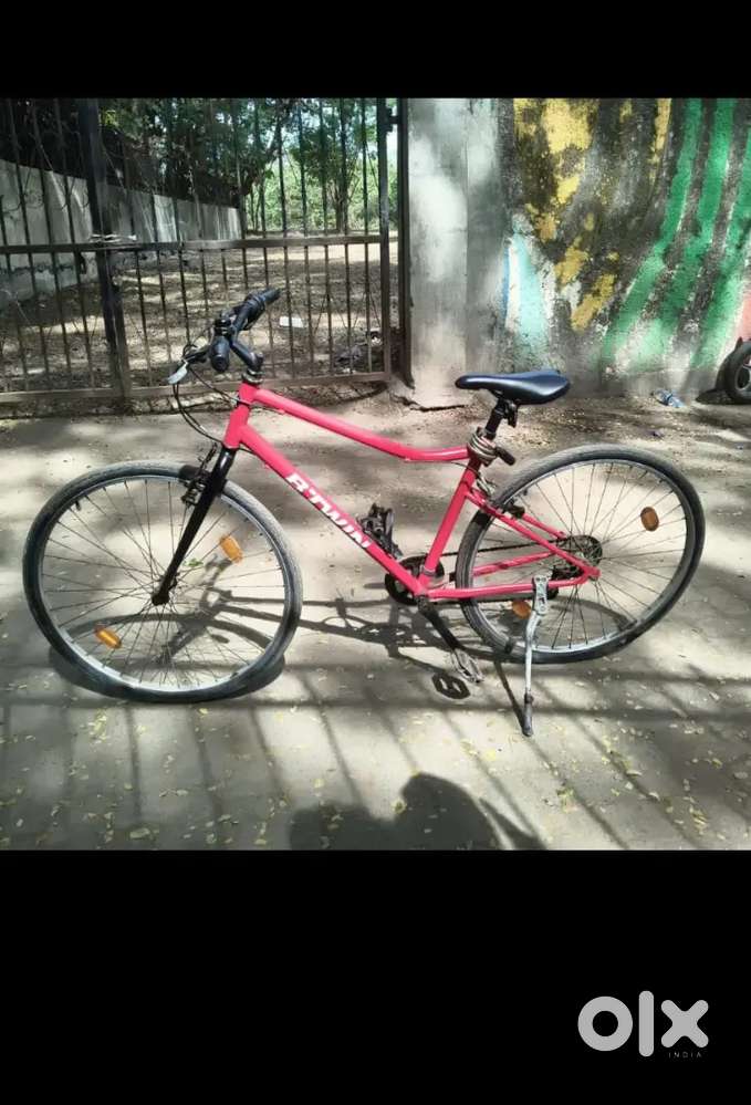 Red colour cycle and six gear