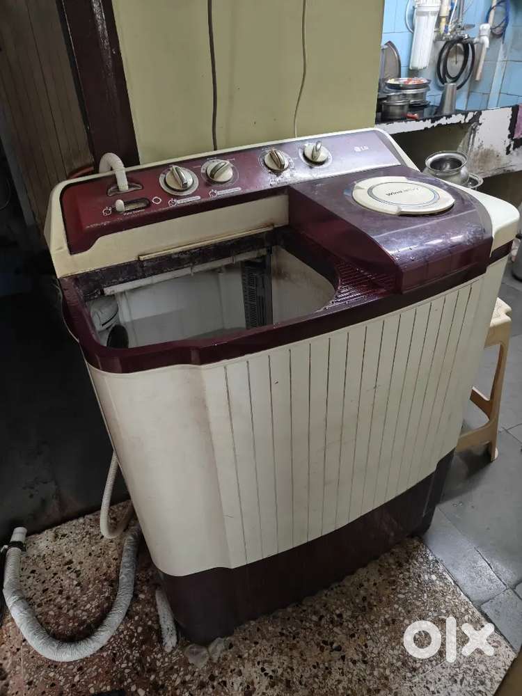 7.5 kg semi automatic LG washing machine working perfectly fine