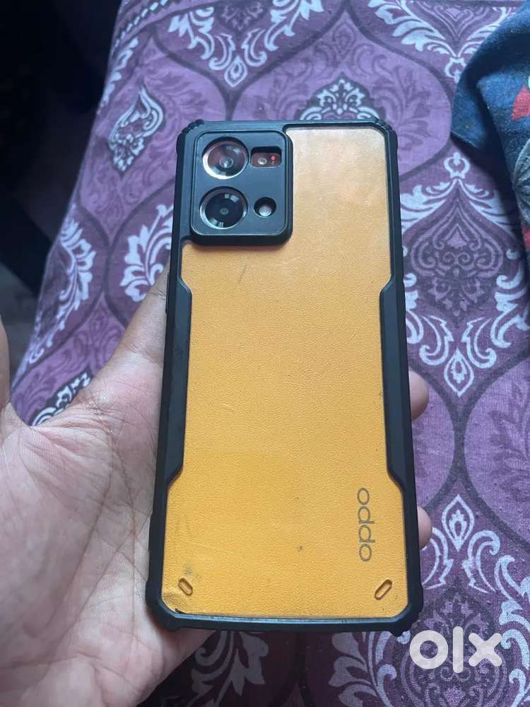 OPPO F21pro (very good condition and with charger)