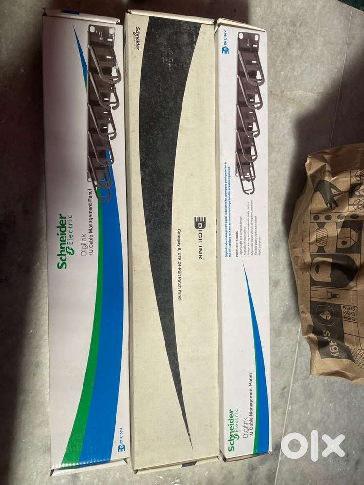 New 24 ports patch panel and cable management bar