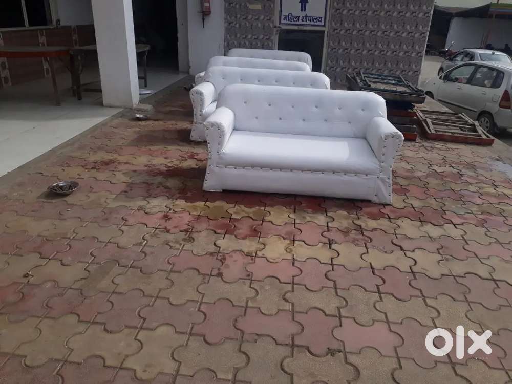 Urgent sell and fixed price and 12 sofe and 1 sofa 5000 ka