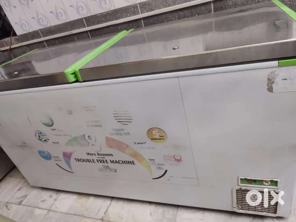 D refrigerator three door