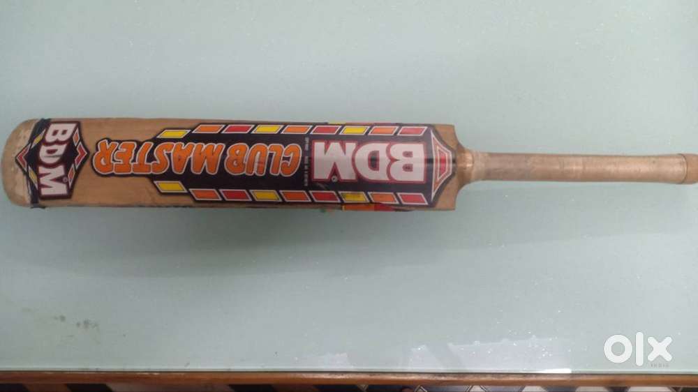 BDM club master English tennis cricket bat covered with fish cover