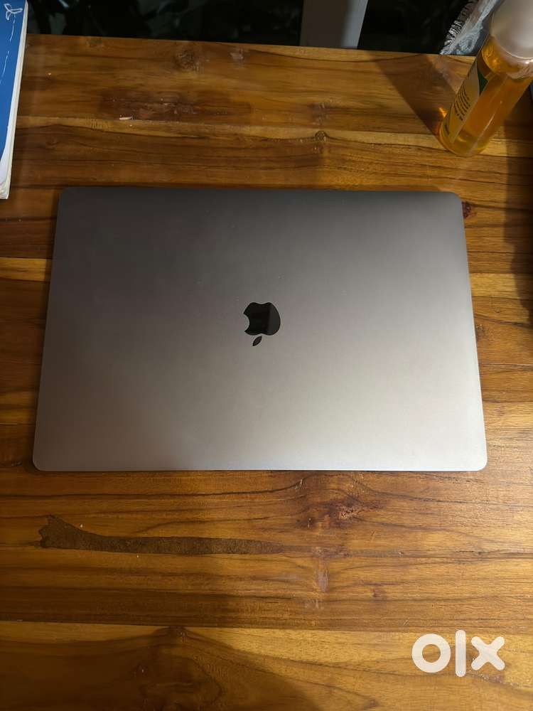 Macbook pro 2019 (i7 processor 32gb ram/256ssd)