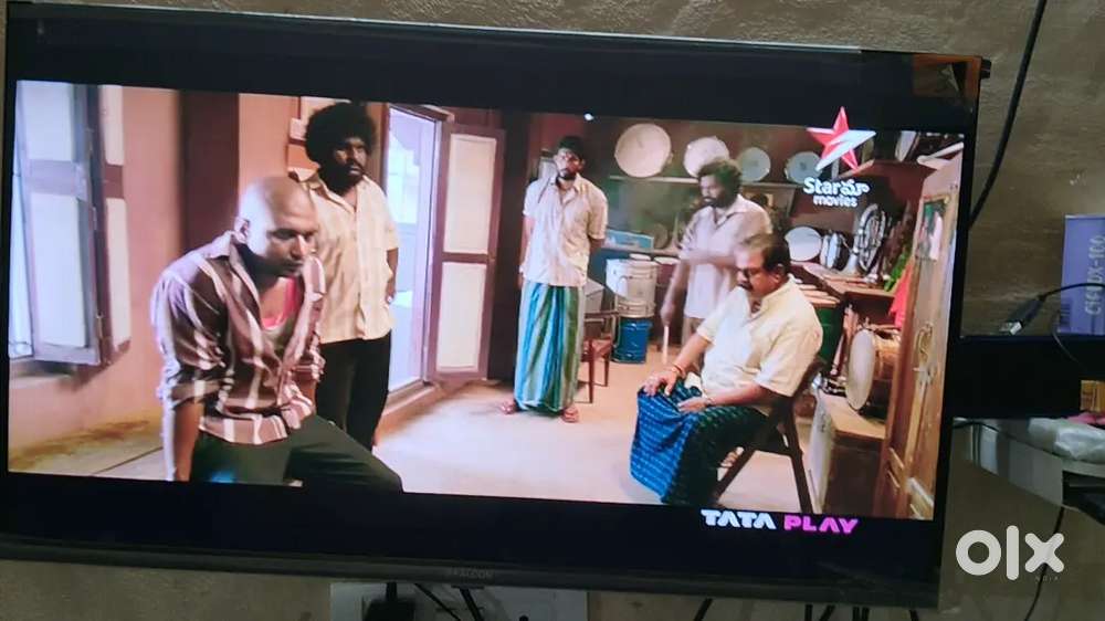 Like new iffalcon by TCL tv 1year old