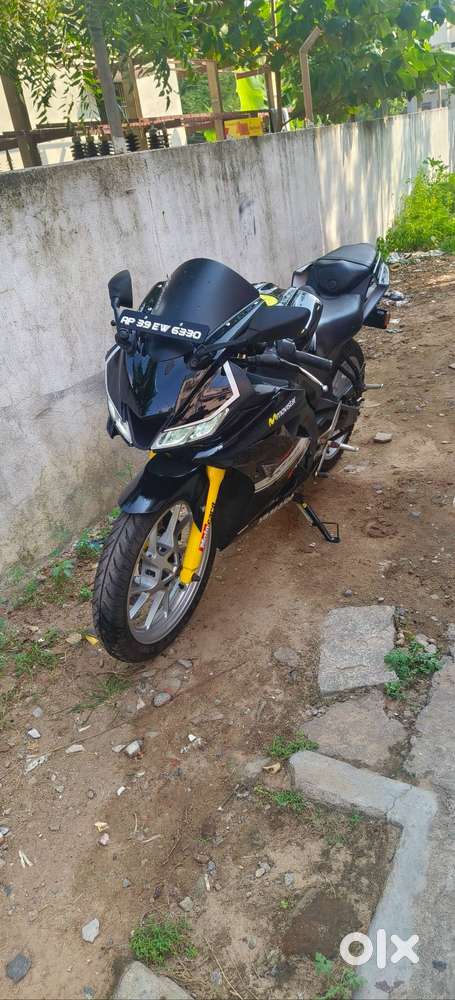 YAMAHA R15 V3 MODIFIED