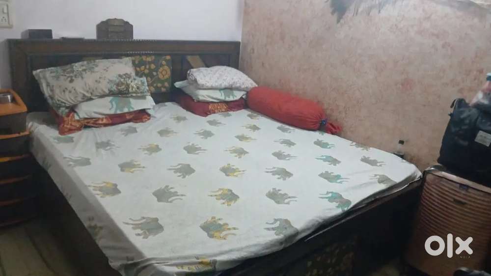 King size bed