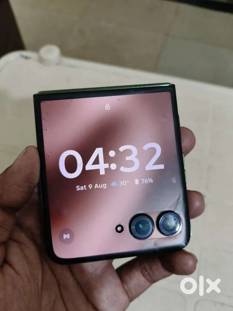 DISPLAY PROBLEM - Moto Razr 50 ultra 12 GB RAM 512 GB storage