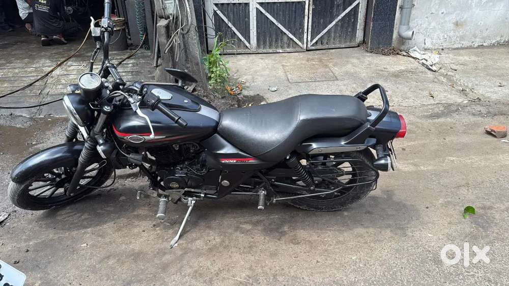 Avenger 220 street
