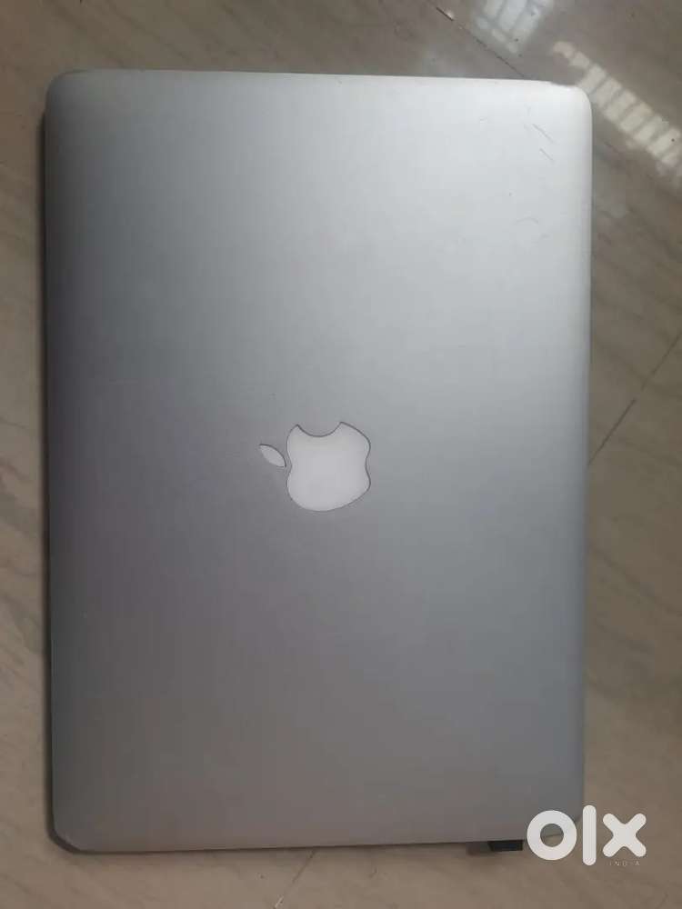 Macbook air & Dell Vostro 3500 laptops