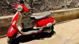 Vespa scooty red