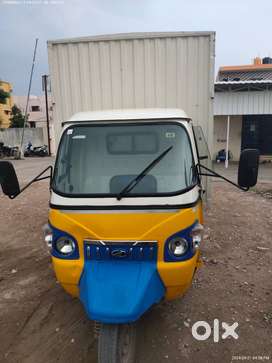 Mahindra Zor grand