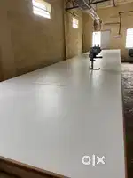 Cloth cutting table