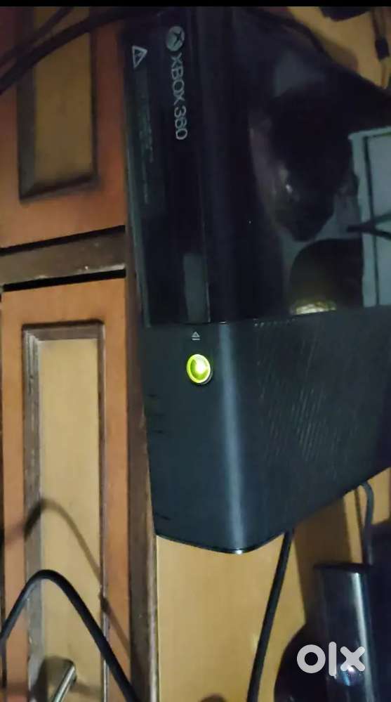 Xbox 360 E Gaming Console with Kinect Sensor