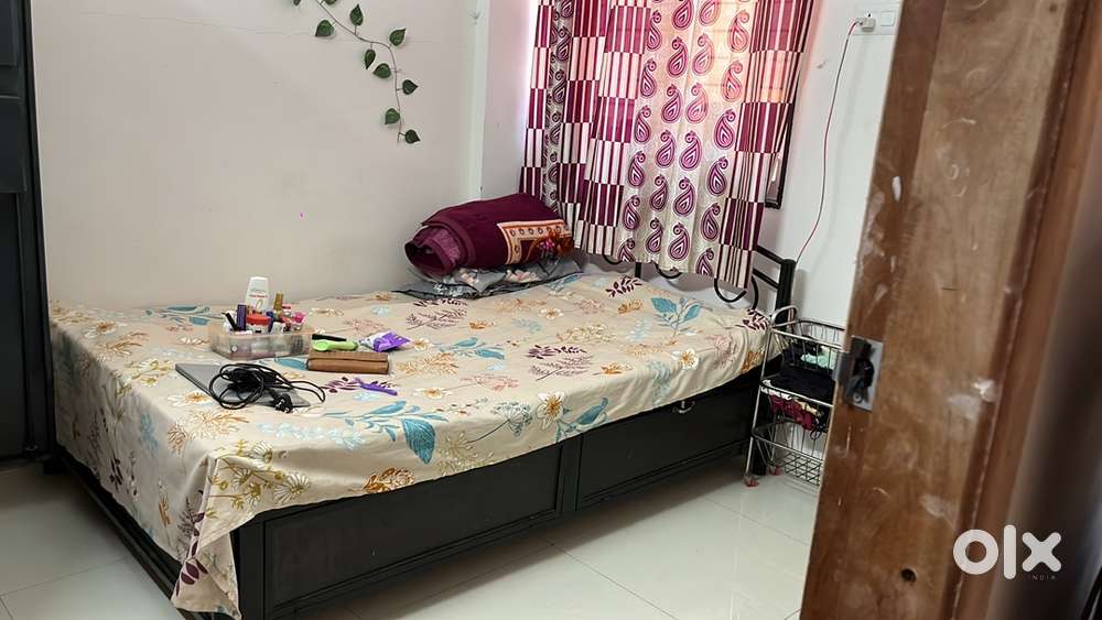 Need female flatmates from 1st December