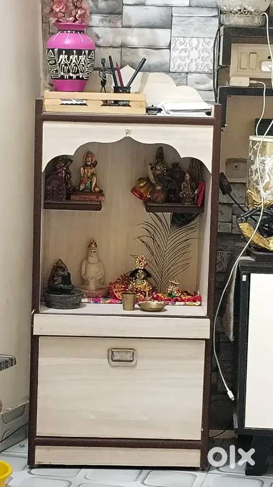 Diven box with mattress and puja temple