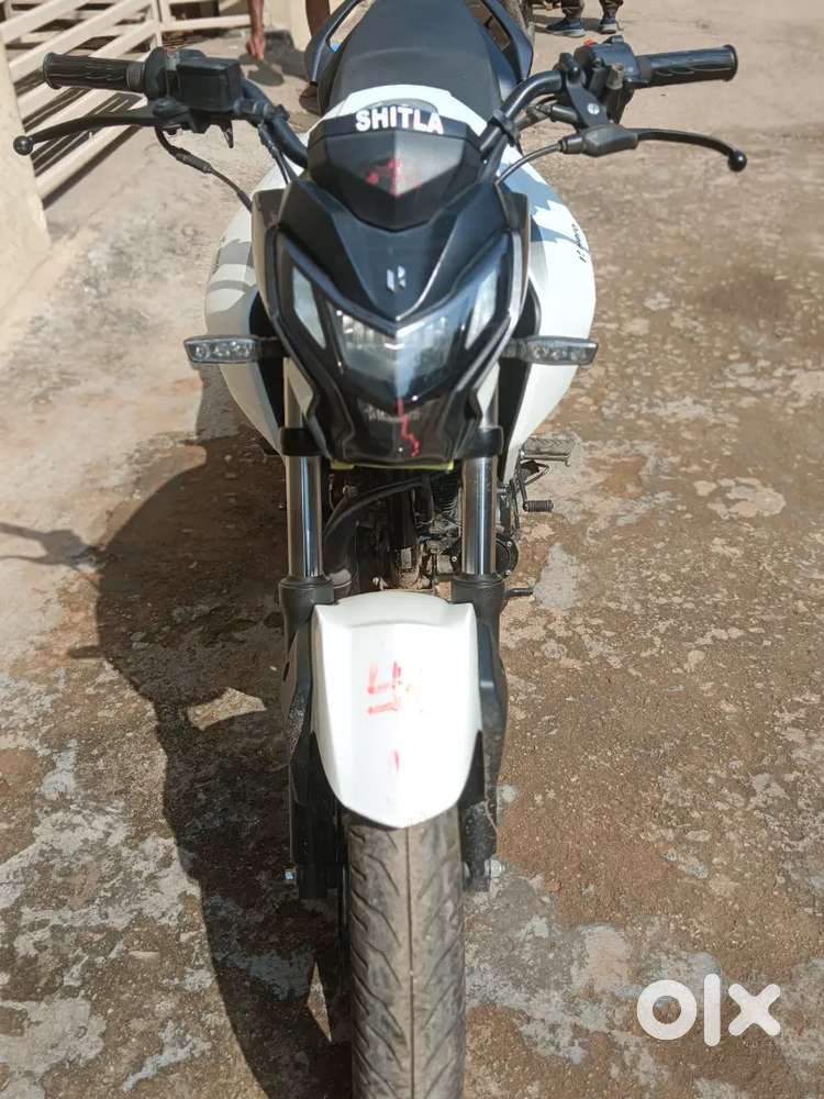 Bank dwara keechi hui gadi