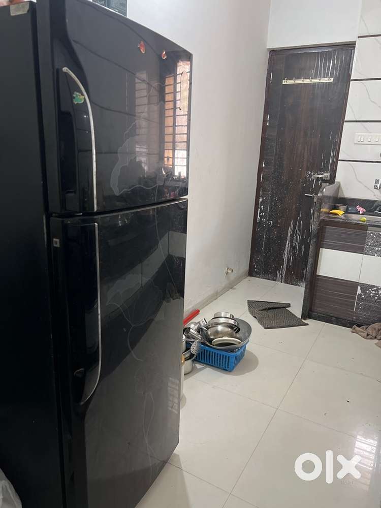 D, black colour, attractive price, good condition, and quality Samsung