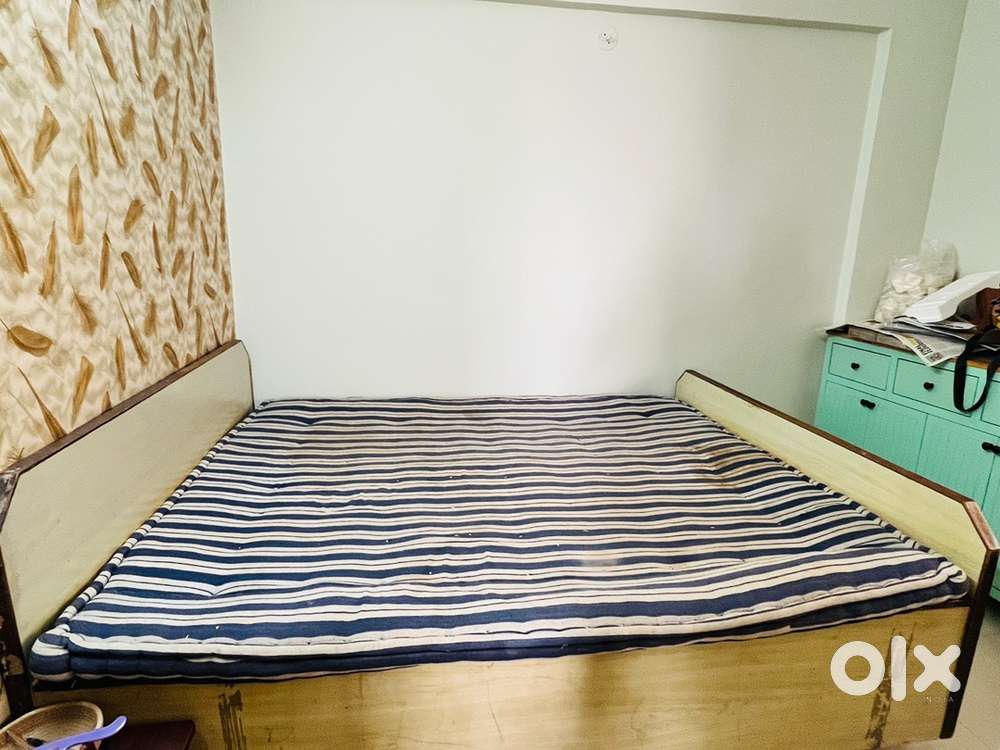 Queen size bed with mattress