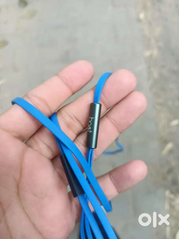 Boat bassboosted earphones