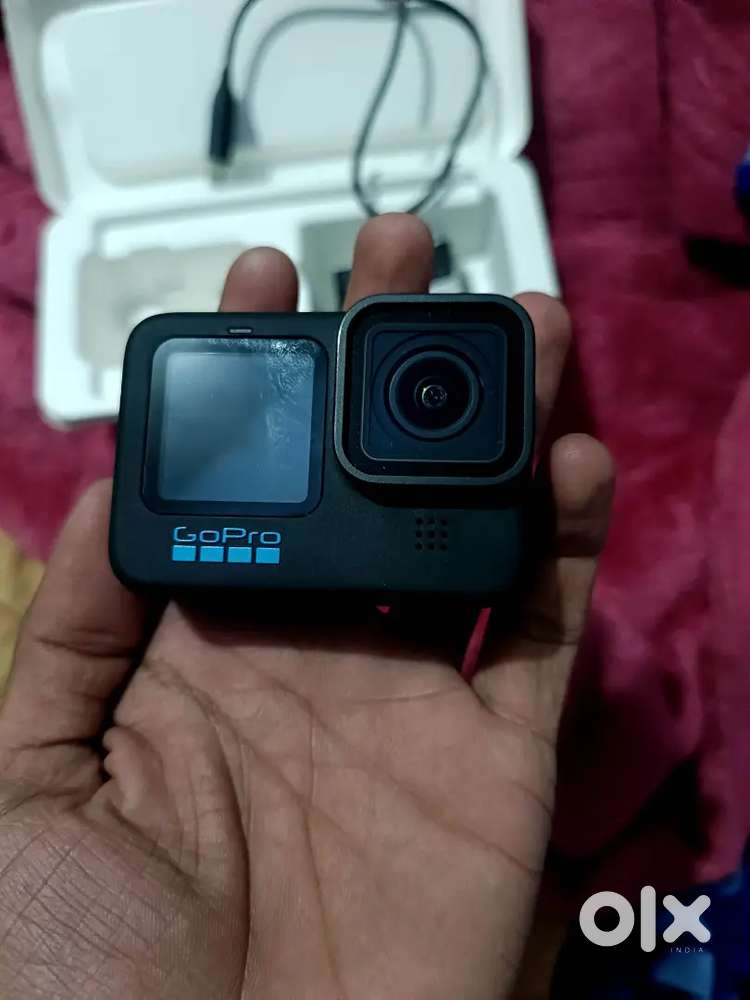 Go pro hero 11 black-free extra battery and memory card