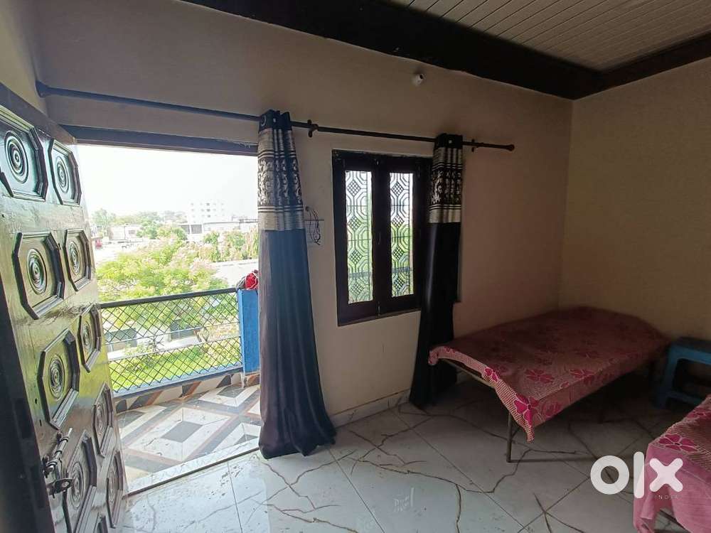 Room available for rent in Krishna Nagar