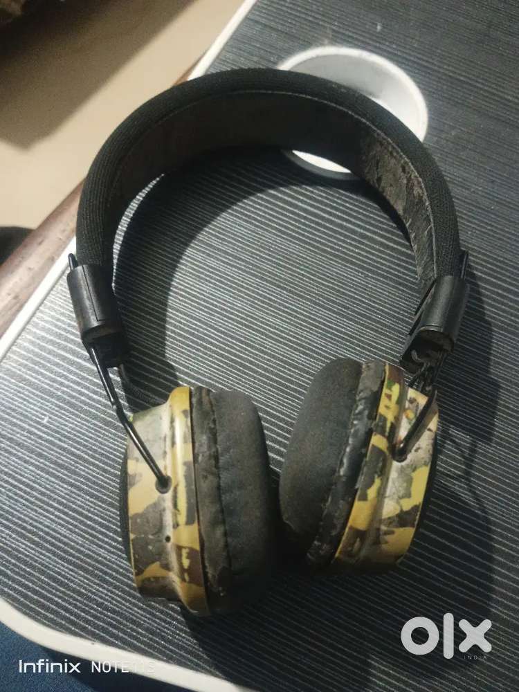 Levi's Bt headphones