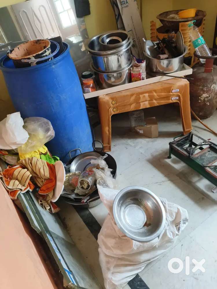 Hotel ka saman h 5 din use hua h tandor bhi h 25000 mai h sab