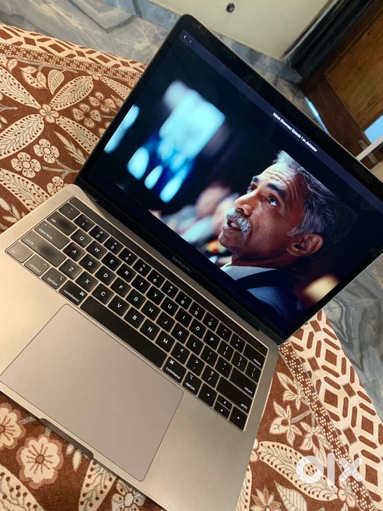 Macbook pro 2019 16gb 256gb with touch bar