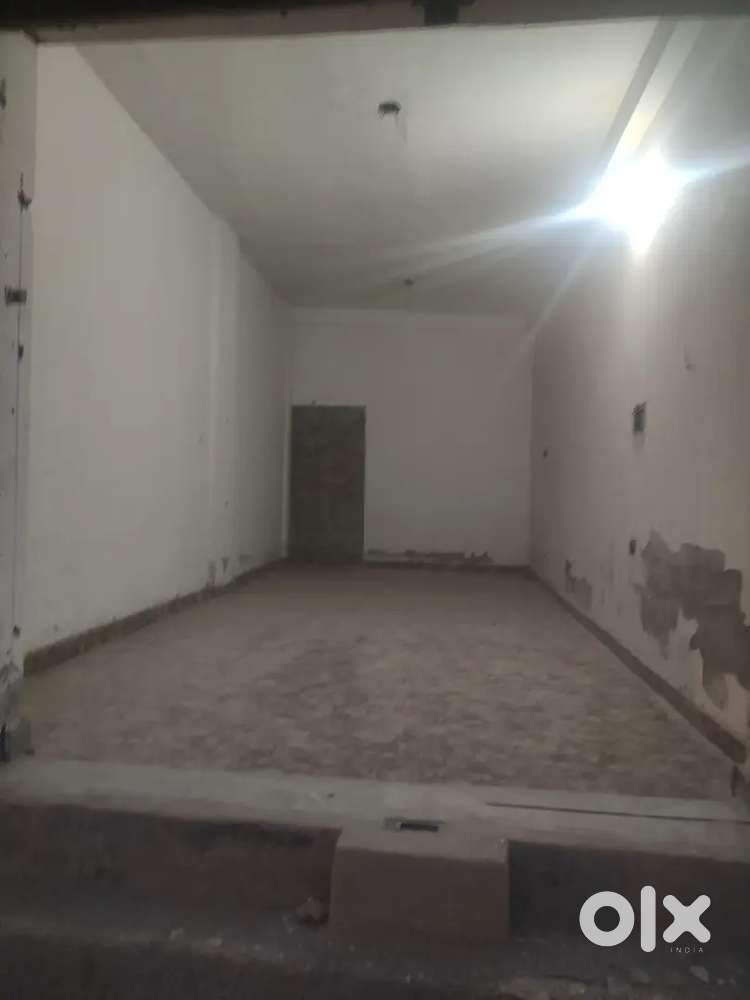 Garage or shop for rent on 30 foot road