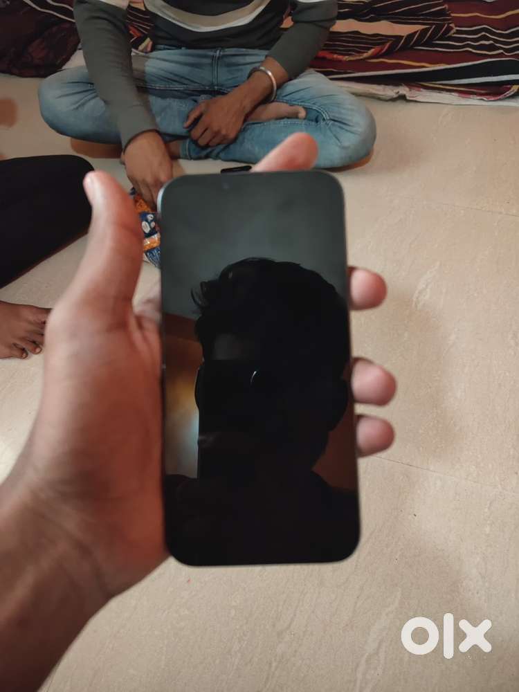iPhone 13 pro bill he box nahi  charge hee