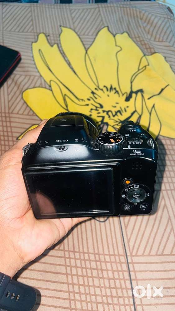 FUJIFILM FinePix S6800 (Black) With 30X Optical Zoom