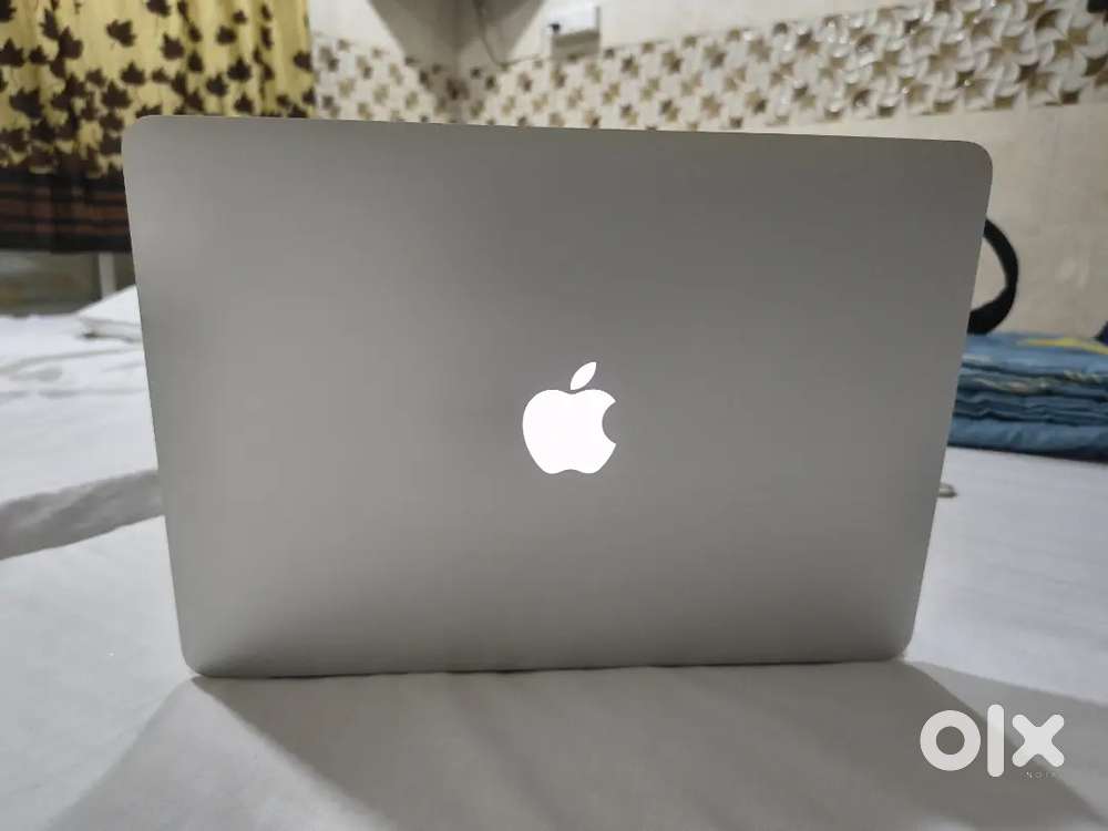 Apple laptop