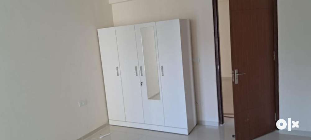 3BHk + Servent- Newly Constructed flat is availble for Rent in IT Hub.