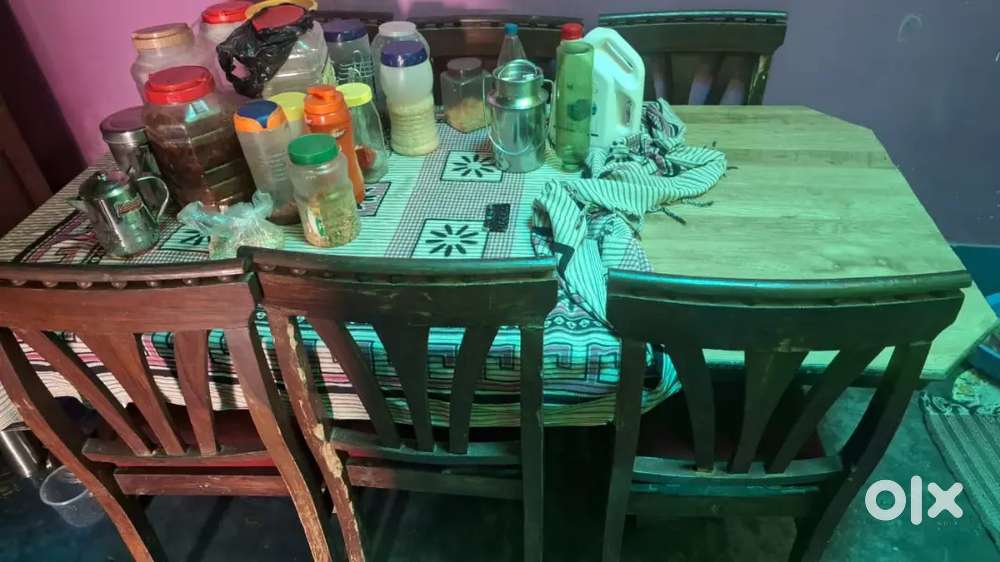 Wooden dining table with chair at cheap price