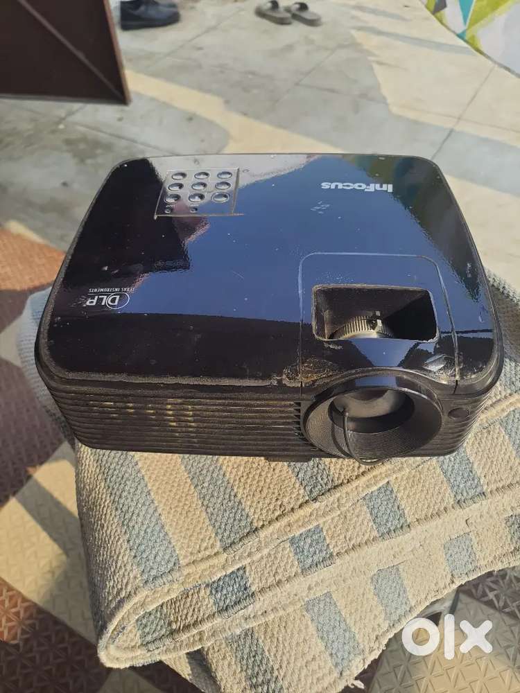 For sale Infocus DLP projector less used like new