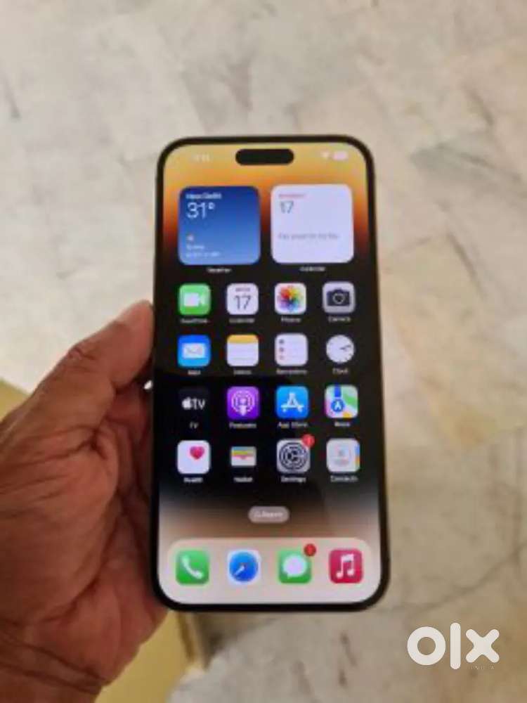 iphone 14 pro  6month old Bill Box and Warranty available