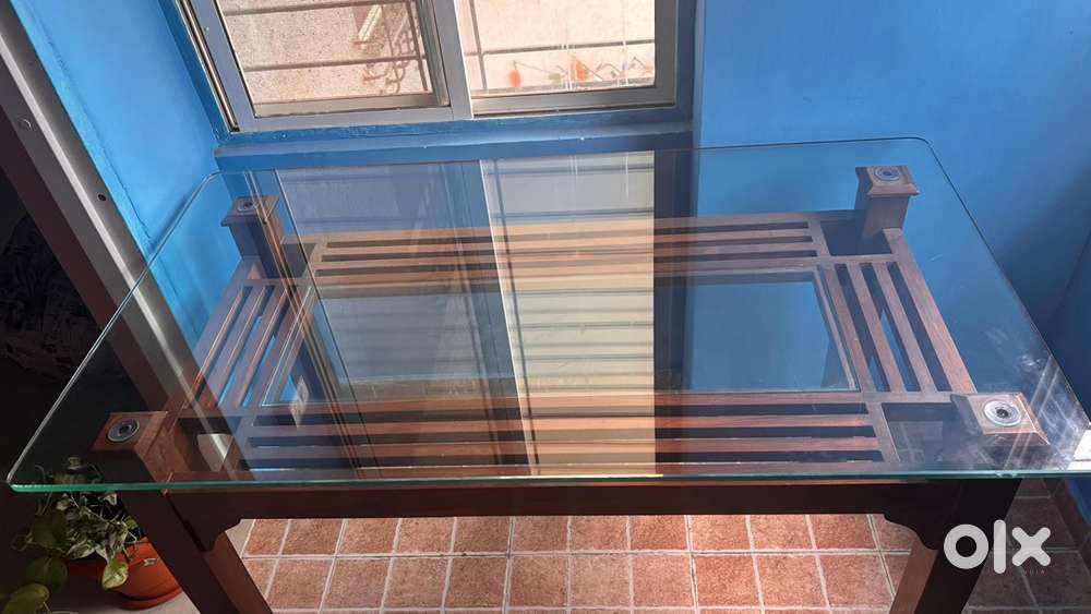 6 Seater Dining Table