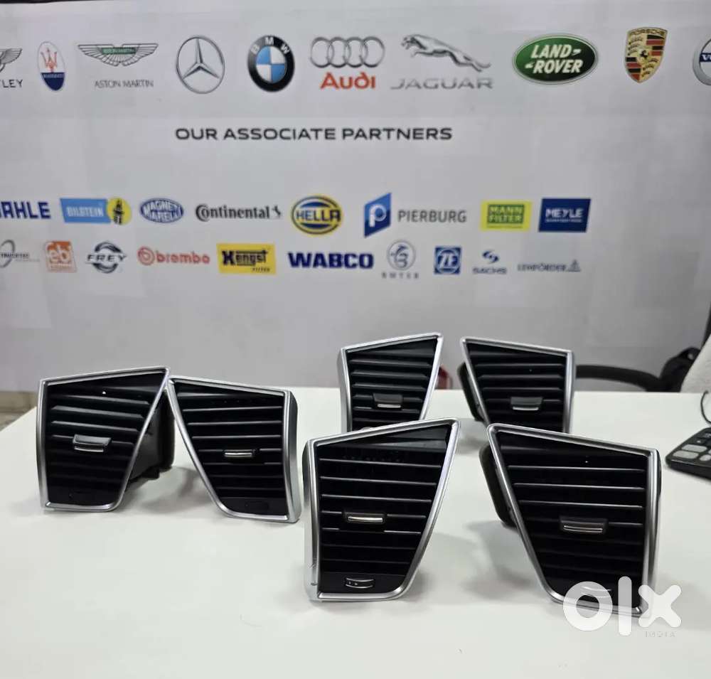 Audi Q5 Original RH and LH AC Vents