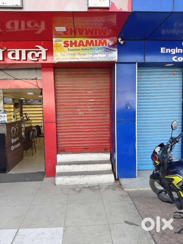 Main road space at hospital road parade kanpur near jk bank