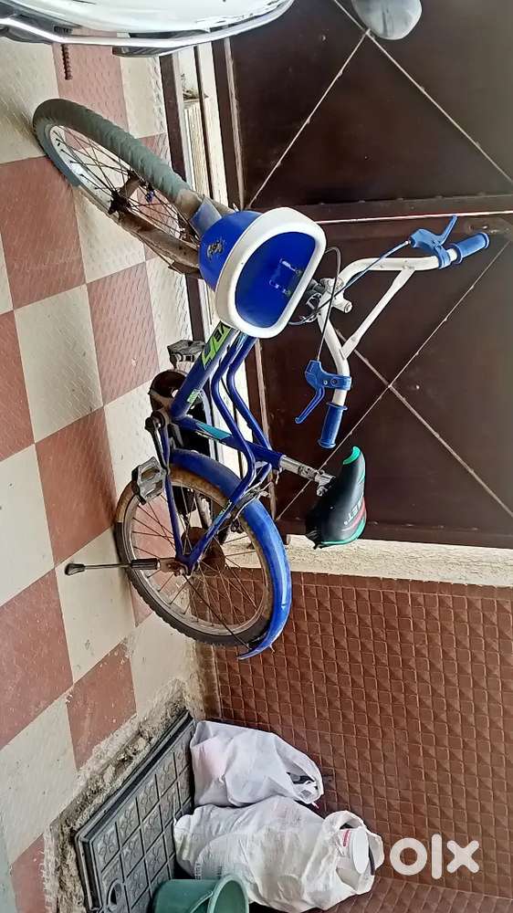 Girls cycle
