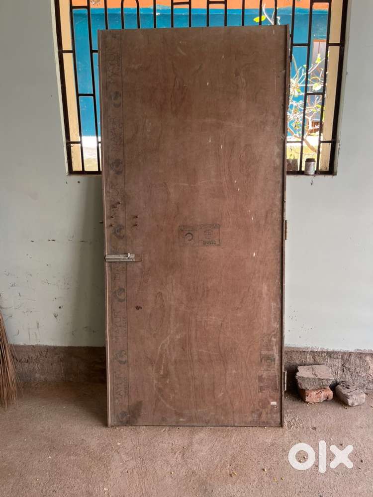 Ply wood door