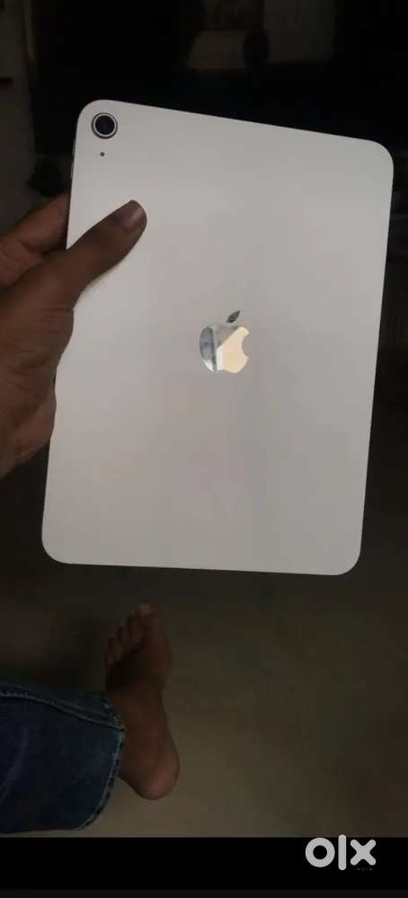 I pad 11 A6 chip with charger and with box