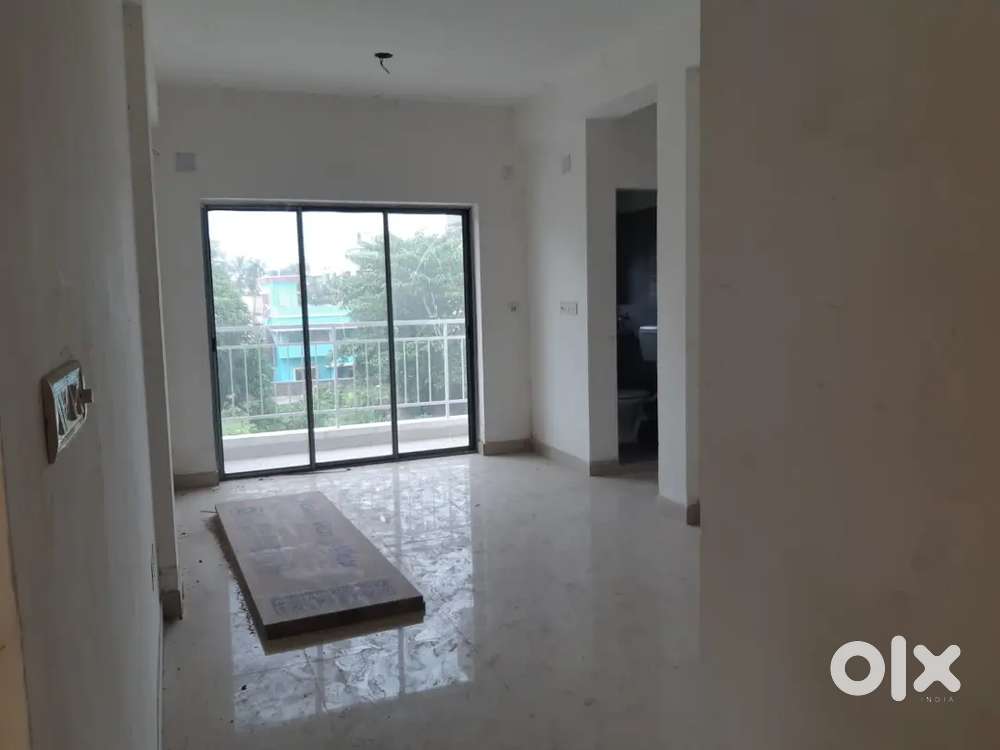 Brand new unused 2bhk with lift and parking flat rent in behala.