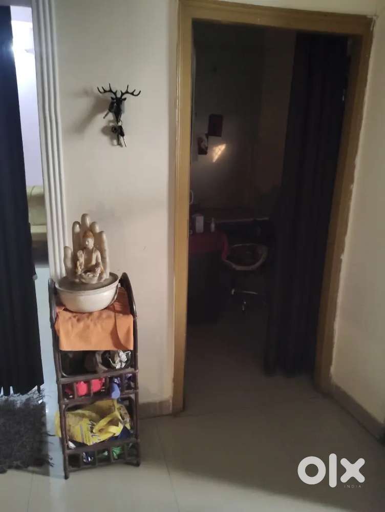 Lardke (boy) ki jarurat hai khana aur dusting ke liye rahana khana sat