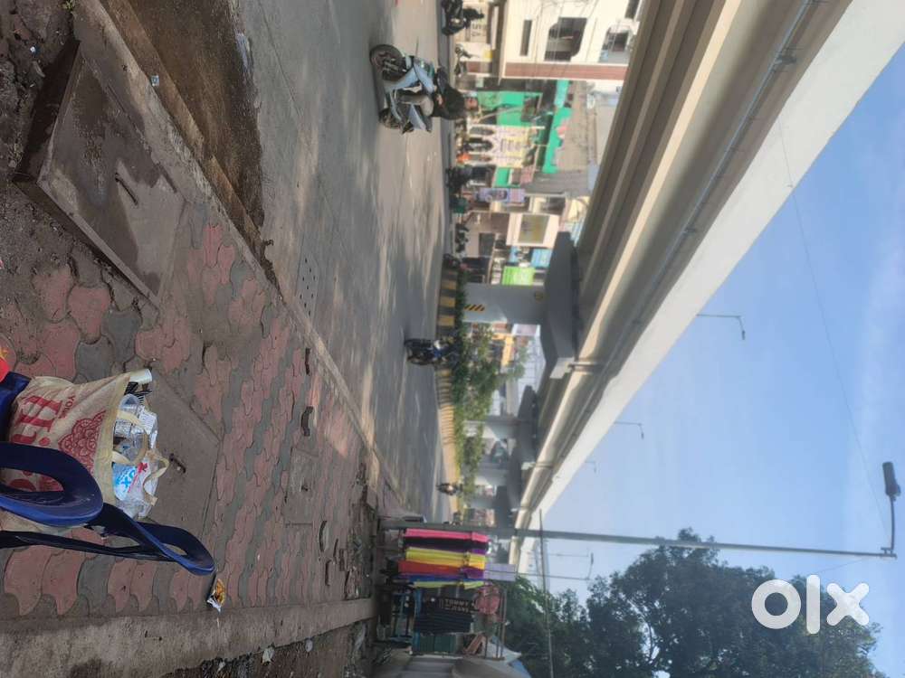 dukaan mein kam karne ke liye ladki ki jarurat hai.