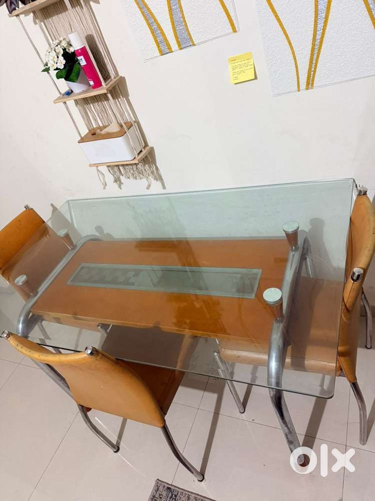 4 seater dining table for sale in Ulwe