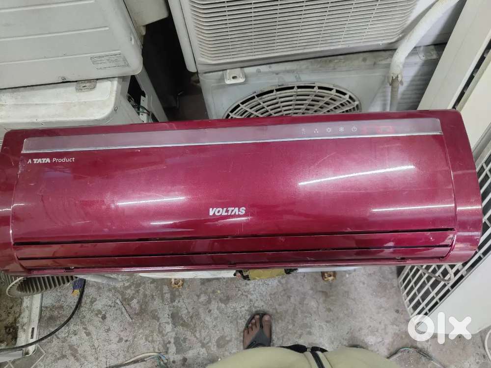 Voltas running acs good condition
