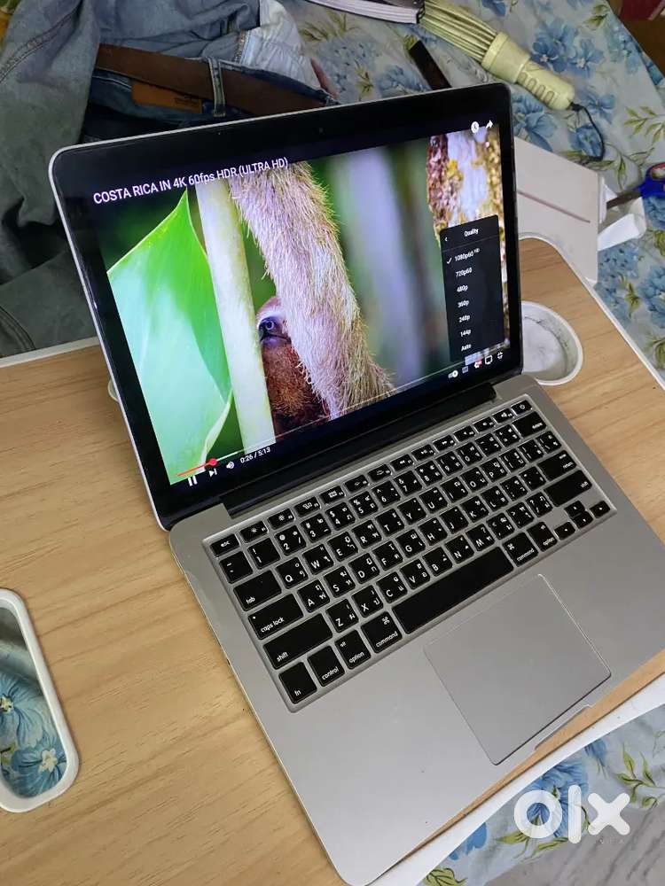 MacBook pro Ratina i5 processor 8/256gb