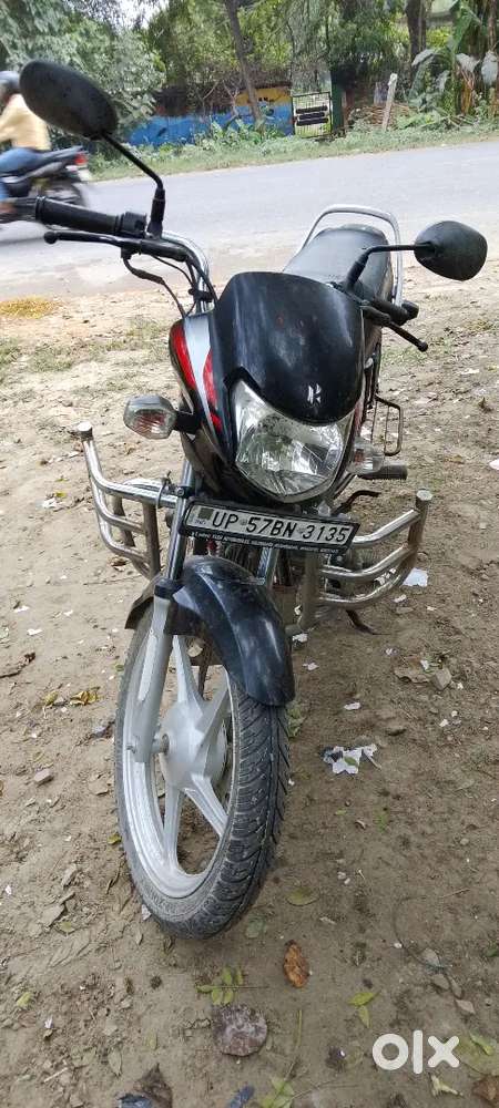 Bank se khicha hua gadi